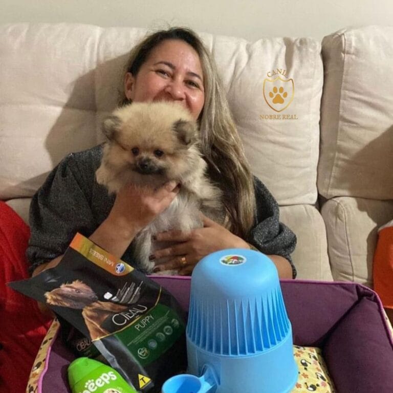 Nossa Cliente com kit de cortesia e com sua Lulu da Pomerânia da Canil Nobre Real