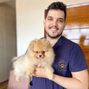 Dr.Israel Gomes com Lulu da Pomerânia