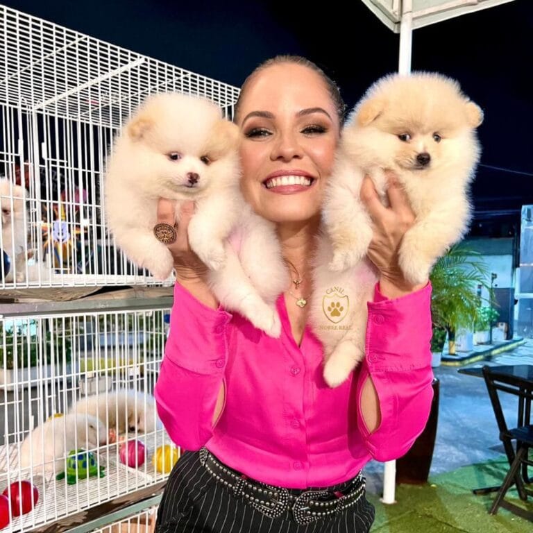 Adriana Dias Apresentadora do Jornal Record com nossos Filhotes De Lulu da Pomerânia - Canil Nobre real